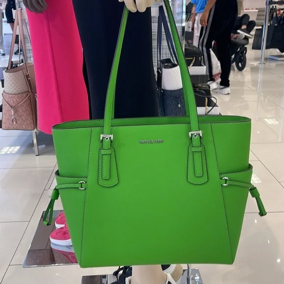 Michael Kors Voyager Large Saffiano Leather Tote Bag
Jungle Green 
NWT - Picture 13 of 16